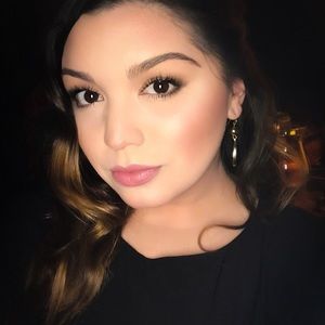 Meet your Posher, Cassandra